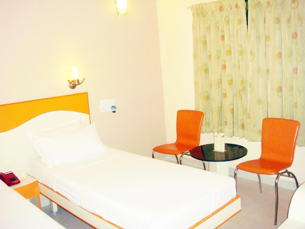 Hotel Pandian Chennai Exterior photo