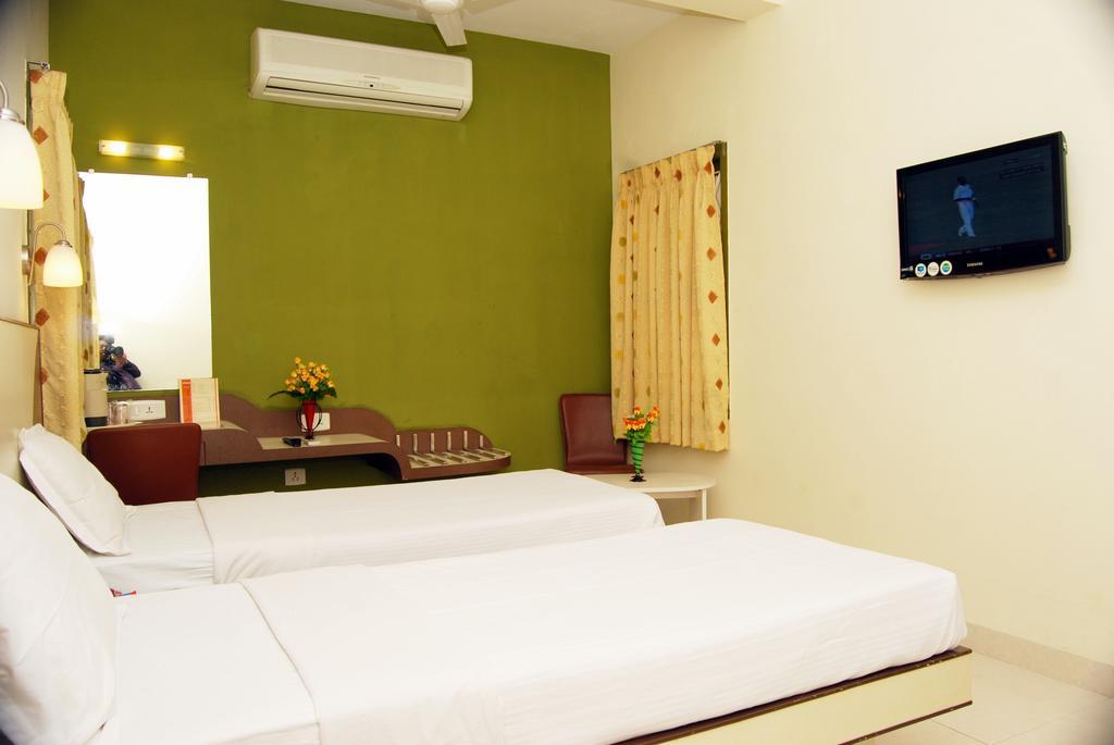 Hotel Pandian Chennai Exterior photo