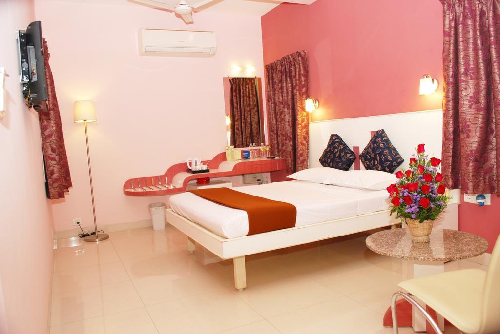 Hotel Pandian Chennai Exterior photo