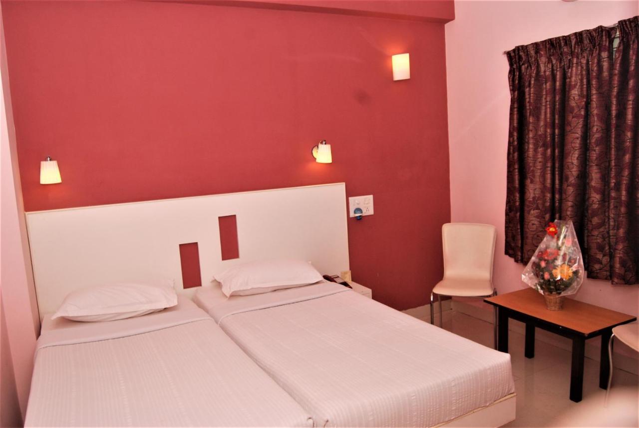 Hotel Pandian Chennai Exterior photo