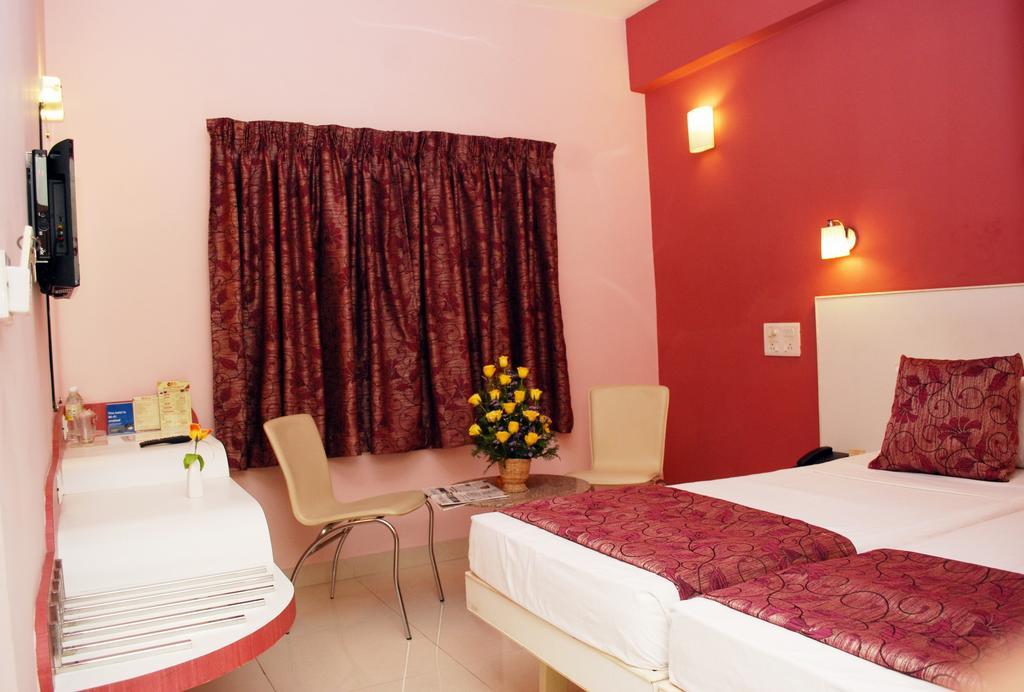 Hotel Pandian Chennai Exterior photo