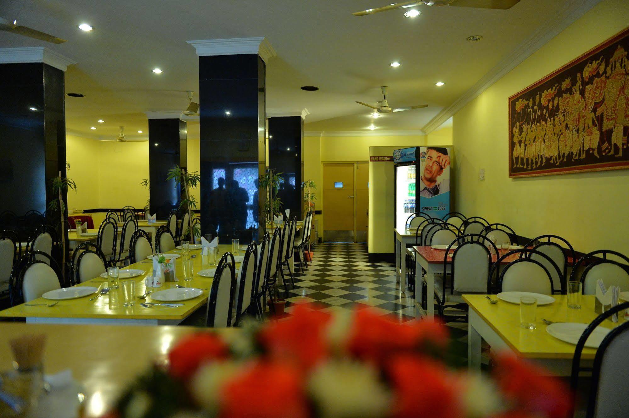 Hotel Pandian Chennai Exterior photo