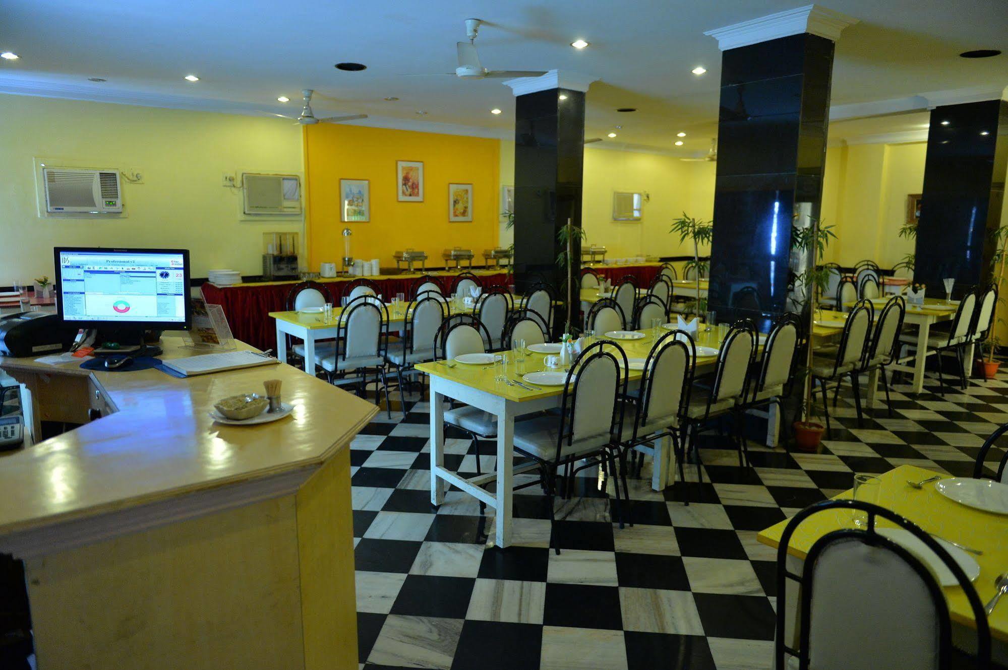 Hotel Pandian Chennai Exterior photo