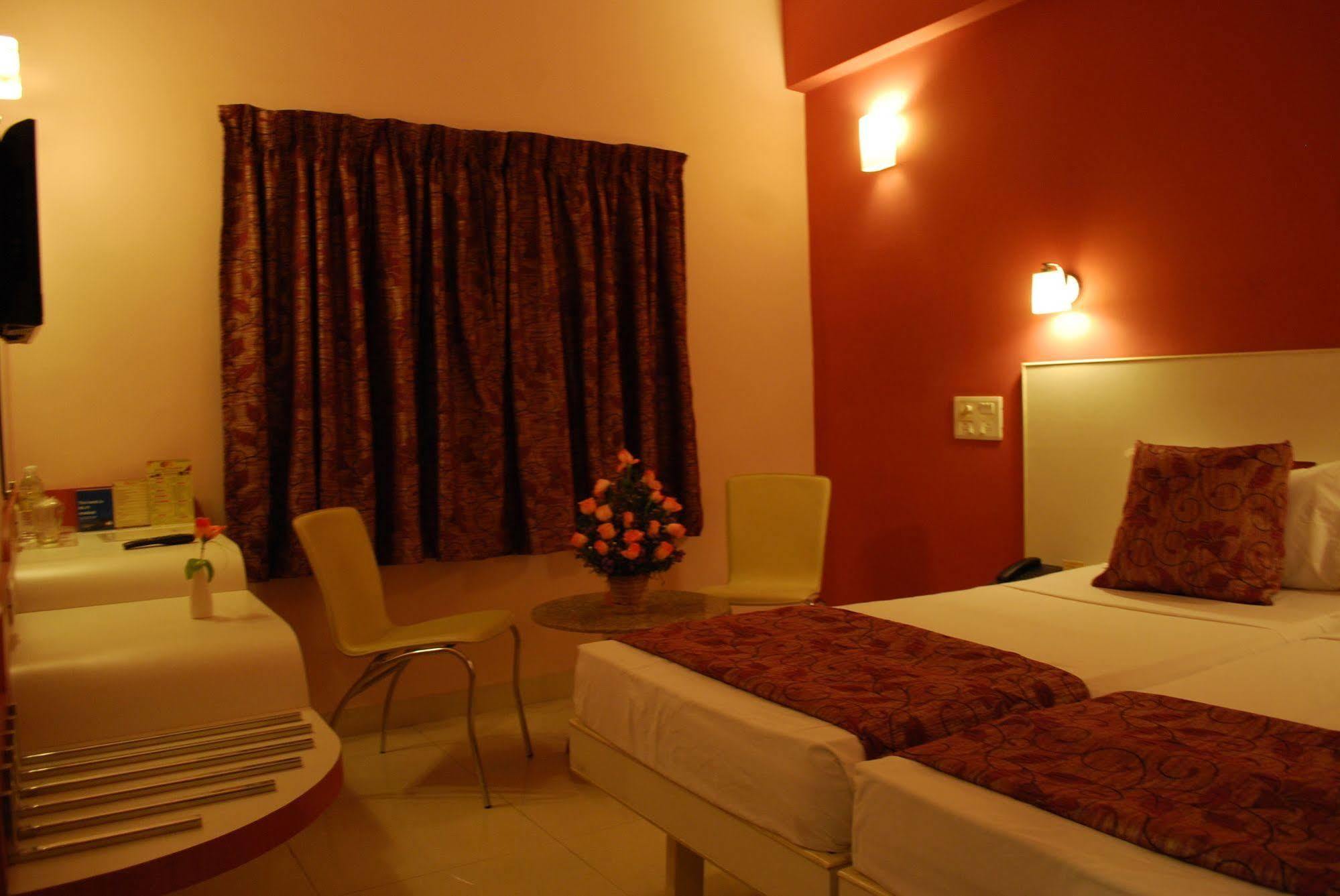 Hotel Pandian Chennai Exterior photo