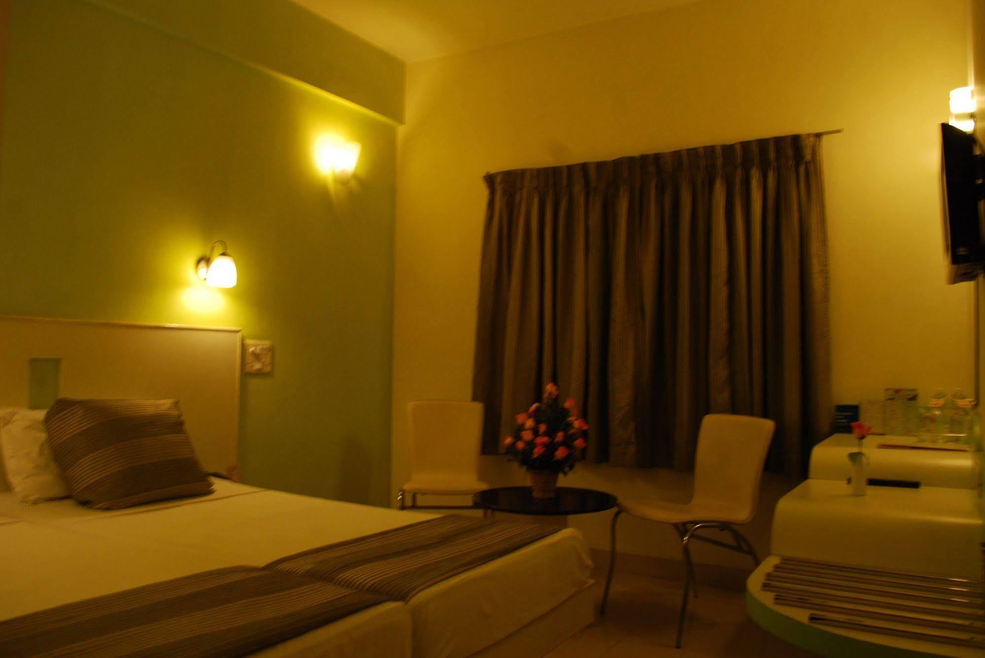 Hotel Pandian Chennai Exterior photo